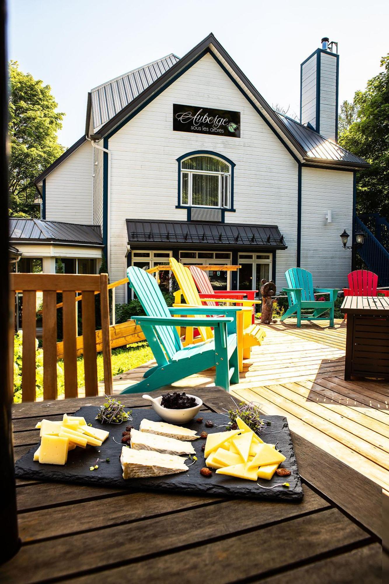 Auberge Sous Les Arbres Gaspé Exterior photo
