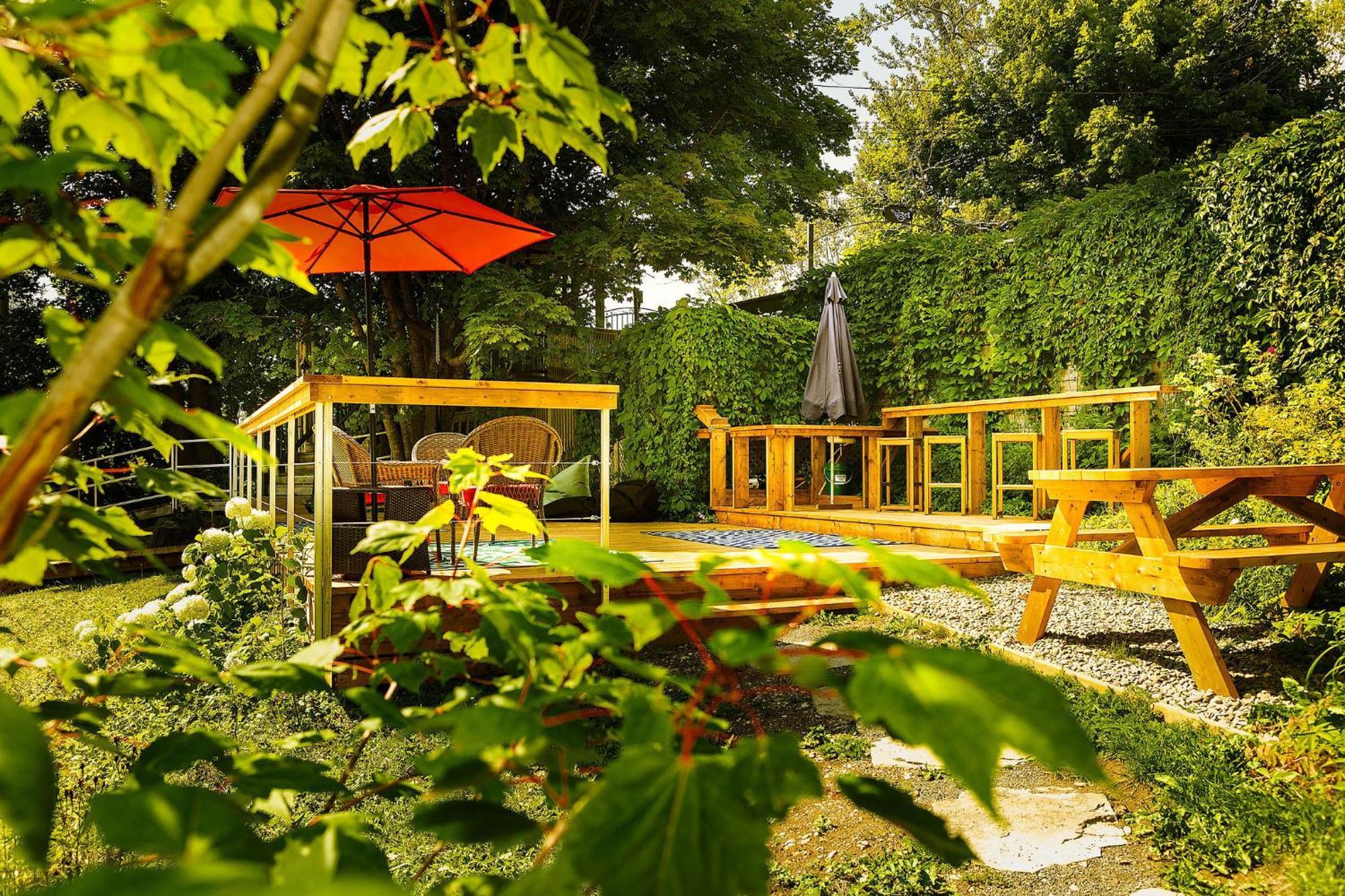Auberge Sous Les Arbres Gaspé Exterior photo